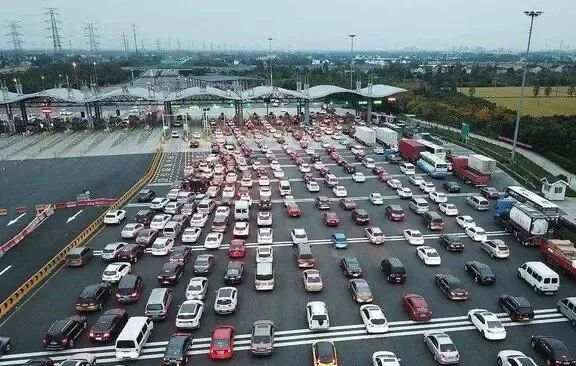 专家建议取消高速过路费费用分摊到油费中车主建议取消专家 配图3