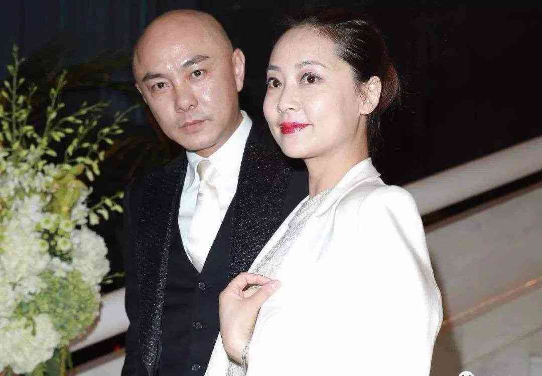 张卫健妻子息影7年近况曝光住北京5000尺豪宅脸蛋圆润幸福肥 配图7