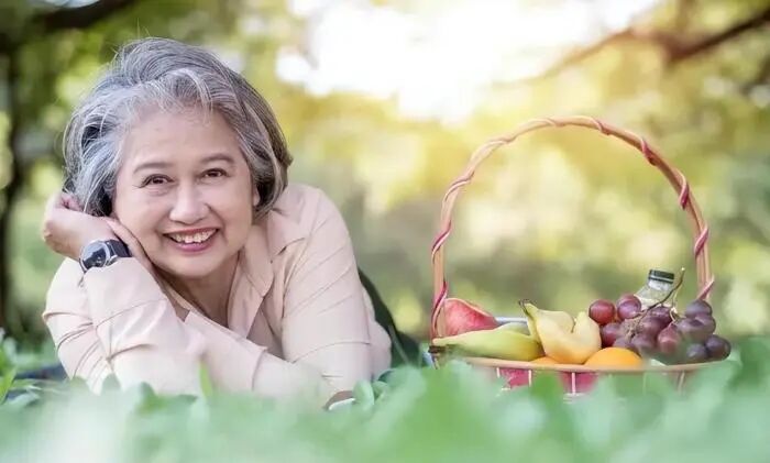 再婚老人新婚当天女人提一奇葩要求大爷你太过分了