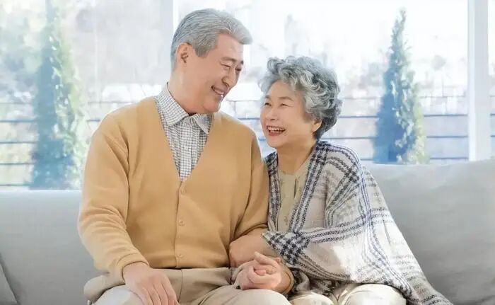 再婚老人新婚当天女人提一奇葩要求大爷你太过分了 配图2