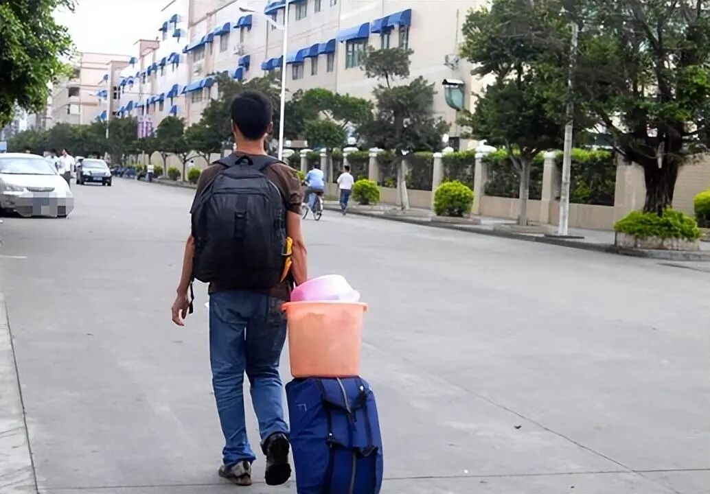 一女子出轨成瘾就算做饭时间也要找情夫丈夫忍无可忍去堵门口 配图4