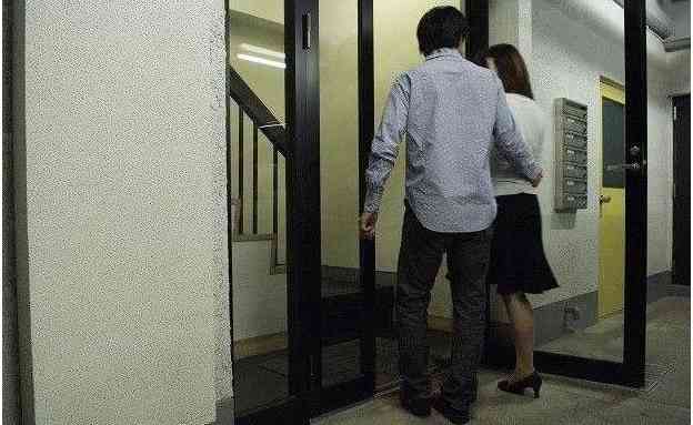 一女子出轨成瘾就算做饭时间也要找情夫丈夫忍无可忍去堵门口 配图13
