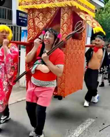 襄阳迎亲队伍穿日本军装挂日本国旗引发国人愤怒大家怎么看呢 配图4
