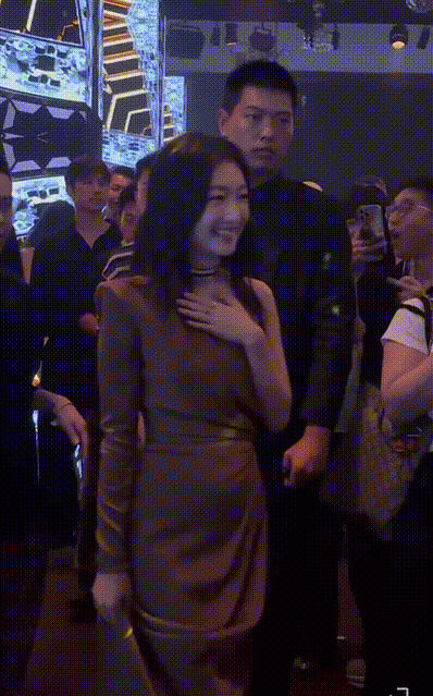 上海这夜李冰冰脱妆魏大勋真空却都败给了大着肚子的周冬雨 配图4